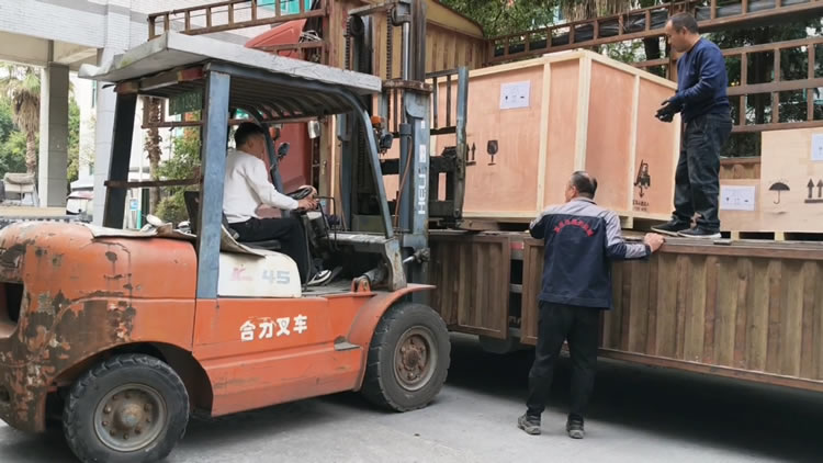 铝箔安博官方网页版装车发货